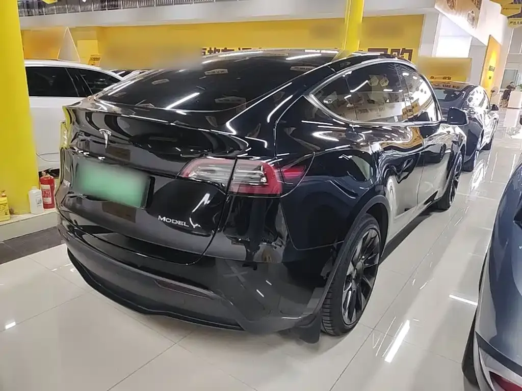 Tesla Model Y — фото 4