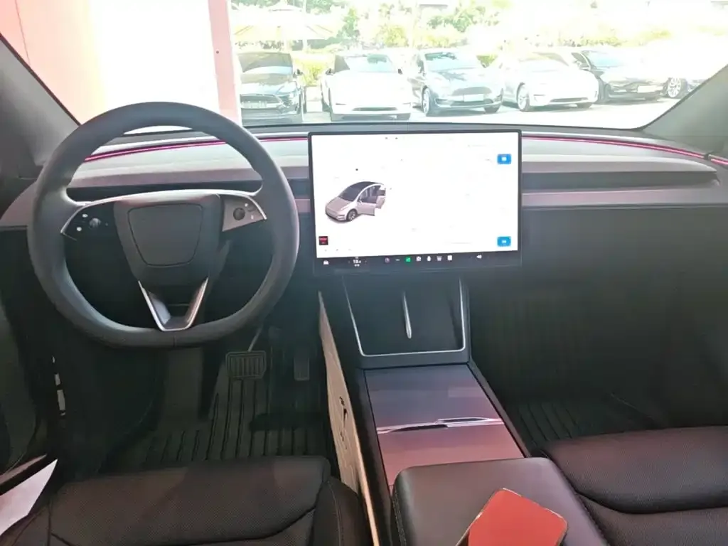 Tesla Model Y L — фото 8