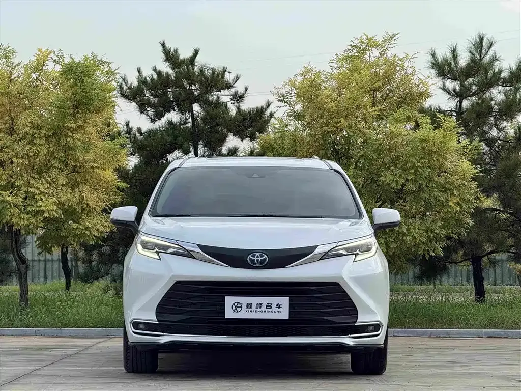 Toyota Sienna — фото 4