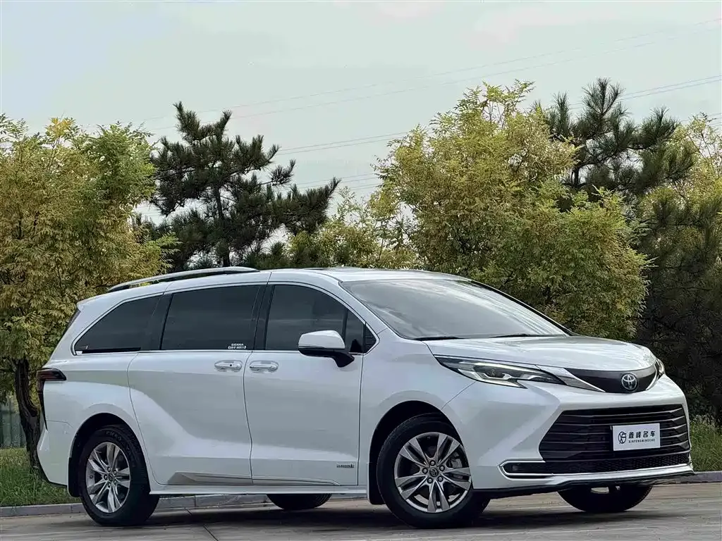 Toyota Sienna — фото 10