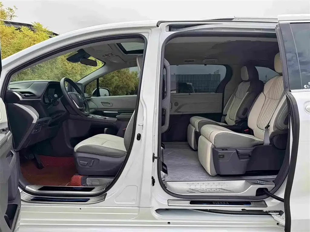 Toyota Sienna — фото 2