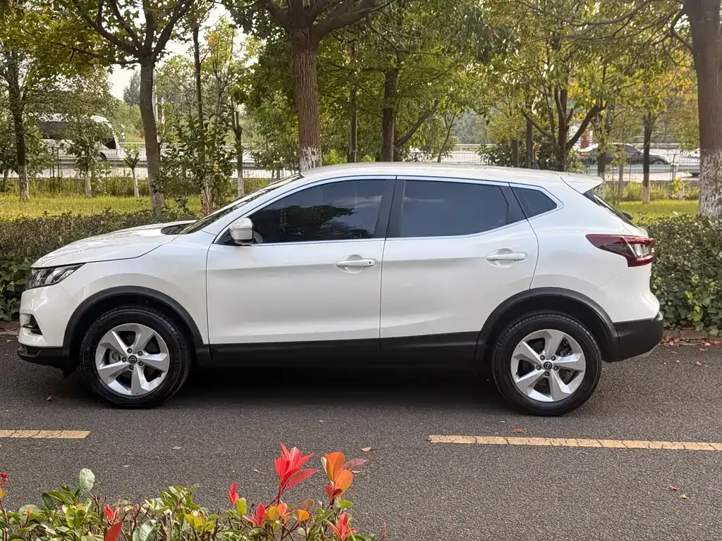 Nissan Qashqai — фото 10