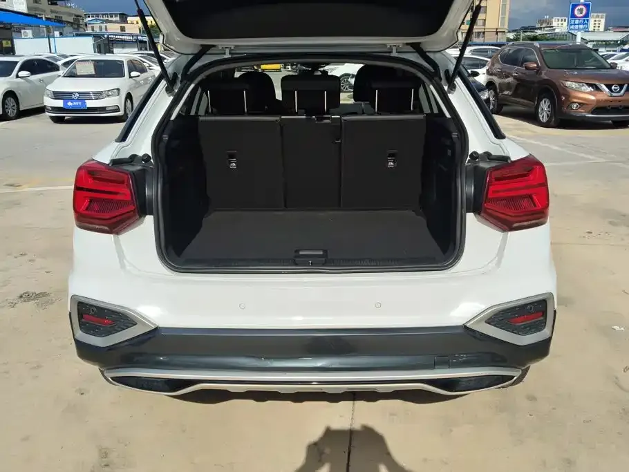 Audi Q2L — фото 10