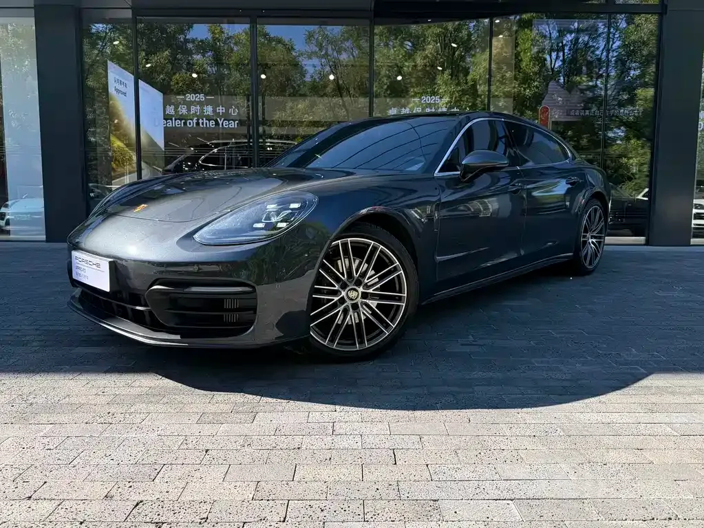 Porsche Panamera — фото 1
