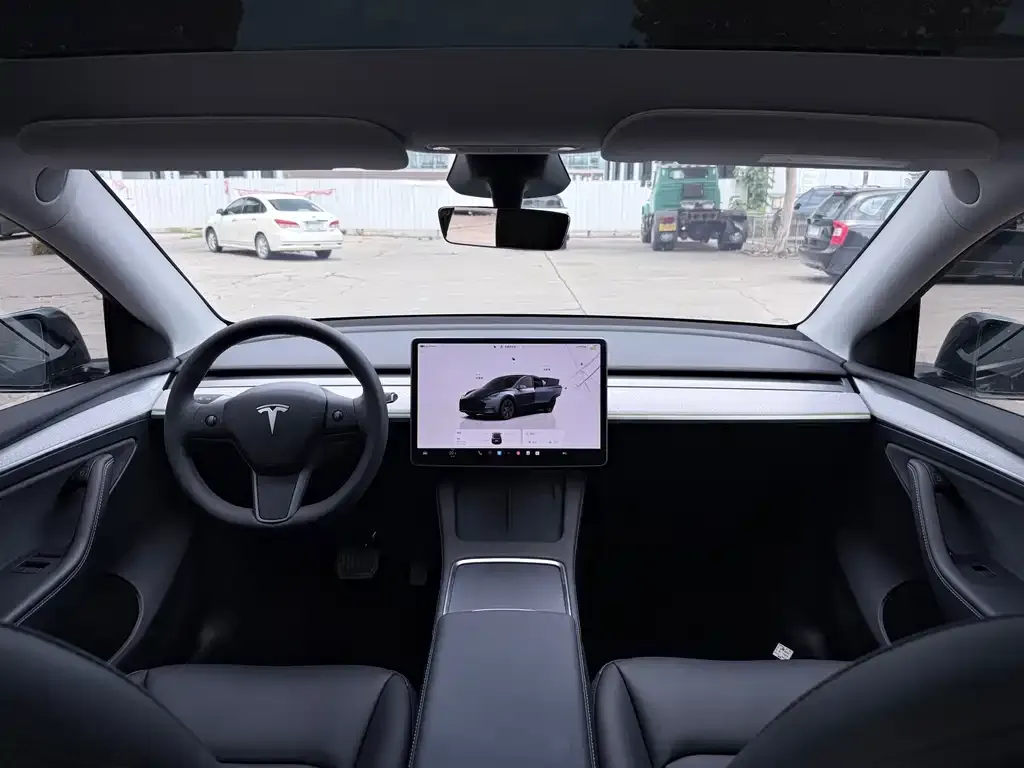 Tesla Model Y — фото 2