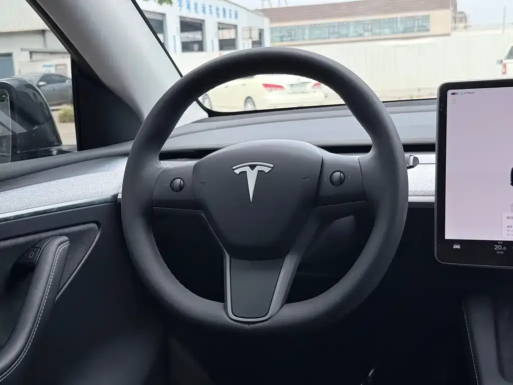 Tesla Model Y — фото 3
