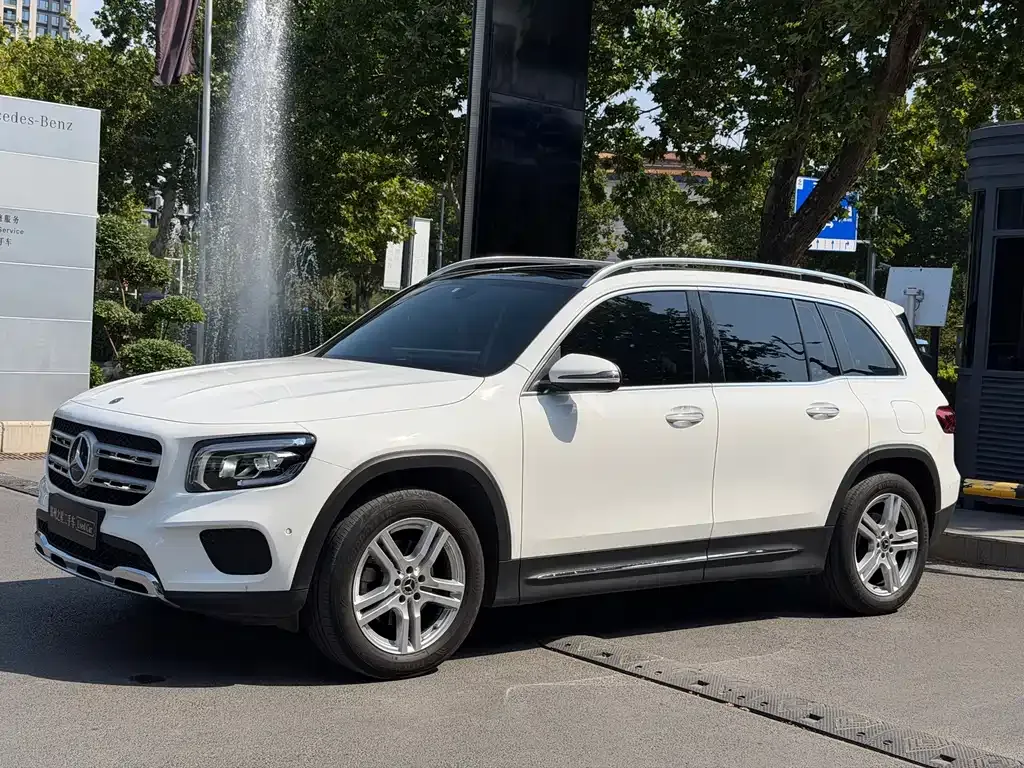 Mercedes-Benz GLB — фото 1