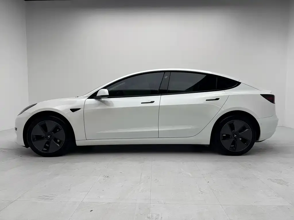Tesla Model 3 — фото 9