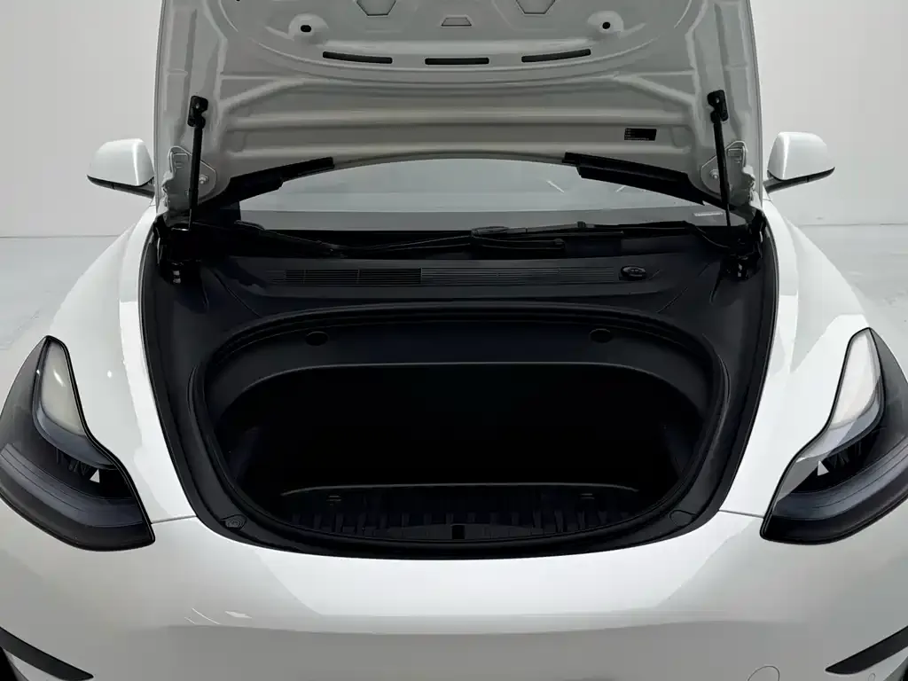Tesla Model 3 — фото 7