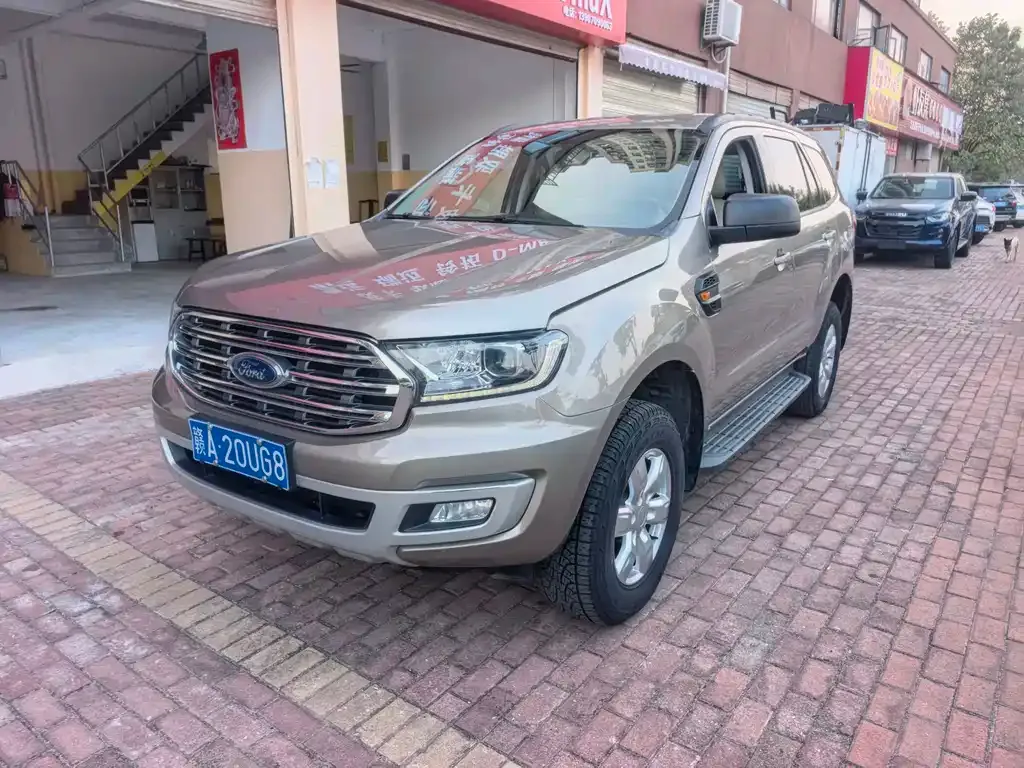 Ford Everest — фото 1