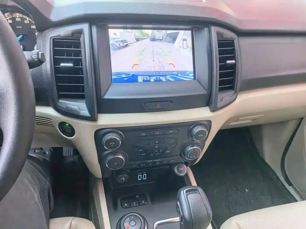 Ford Everest — фото 2