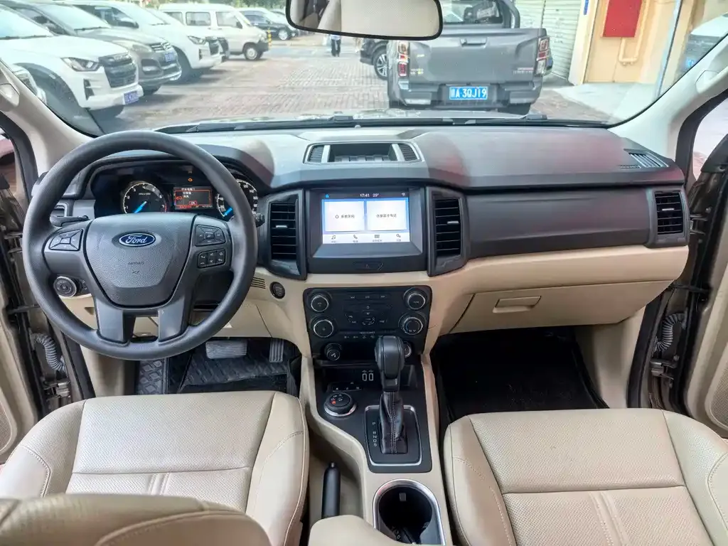 Ford Everest — фото 3