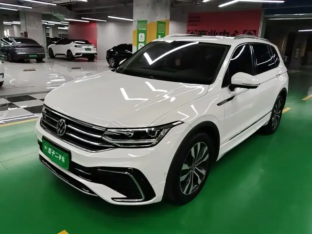 Volkswagen Tiguan L — фото 10