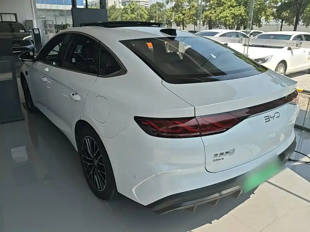 BYD Qin L — фото 9