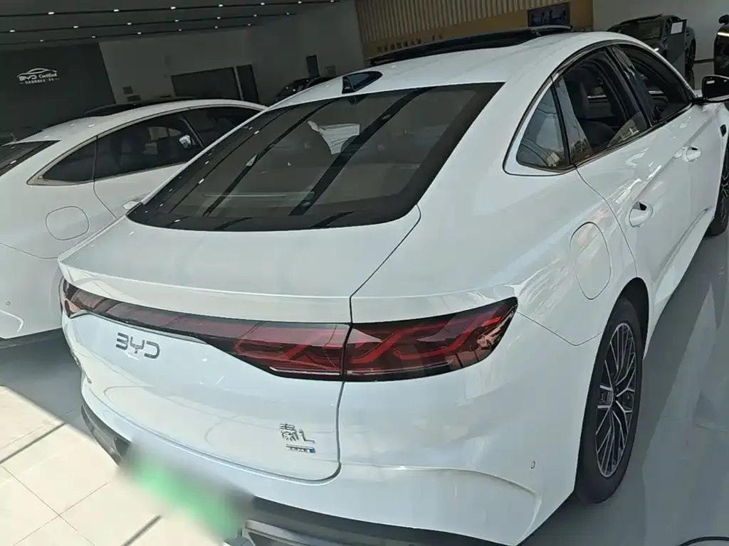 BYD Qin L — фото 10