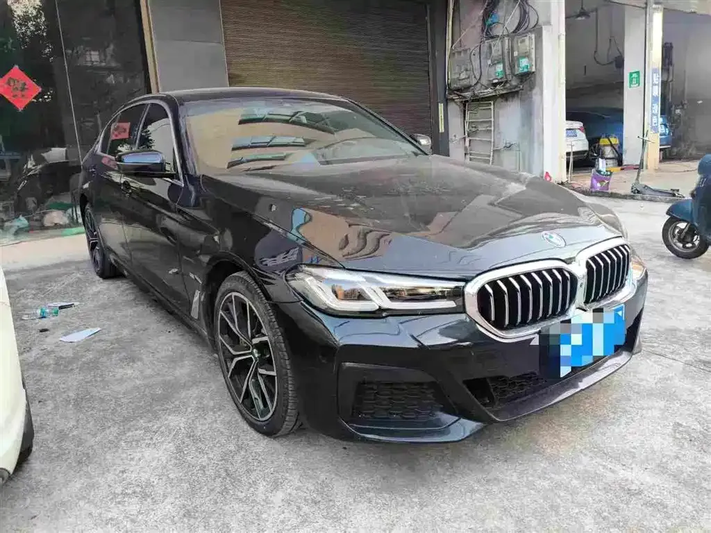BMW 5 Series — фото 1