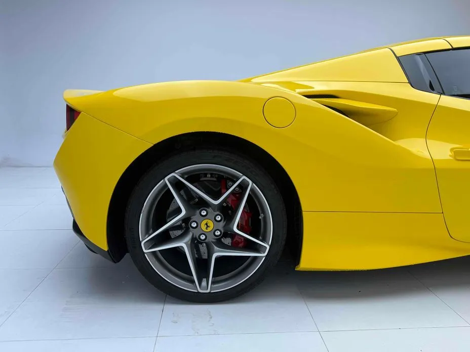 Ferrari F8 — фото 8