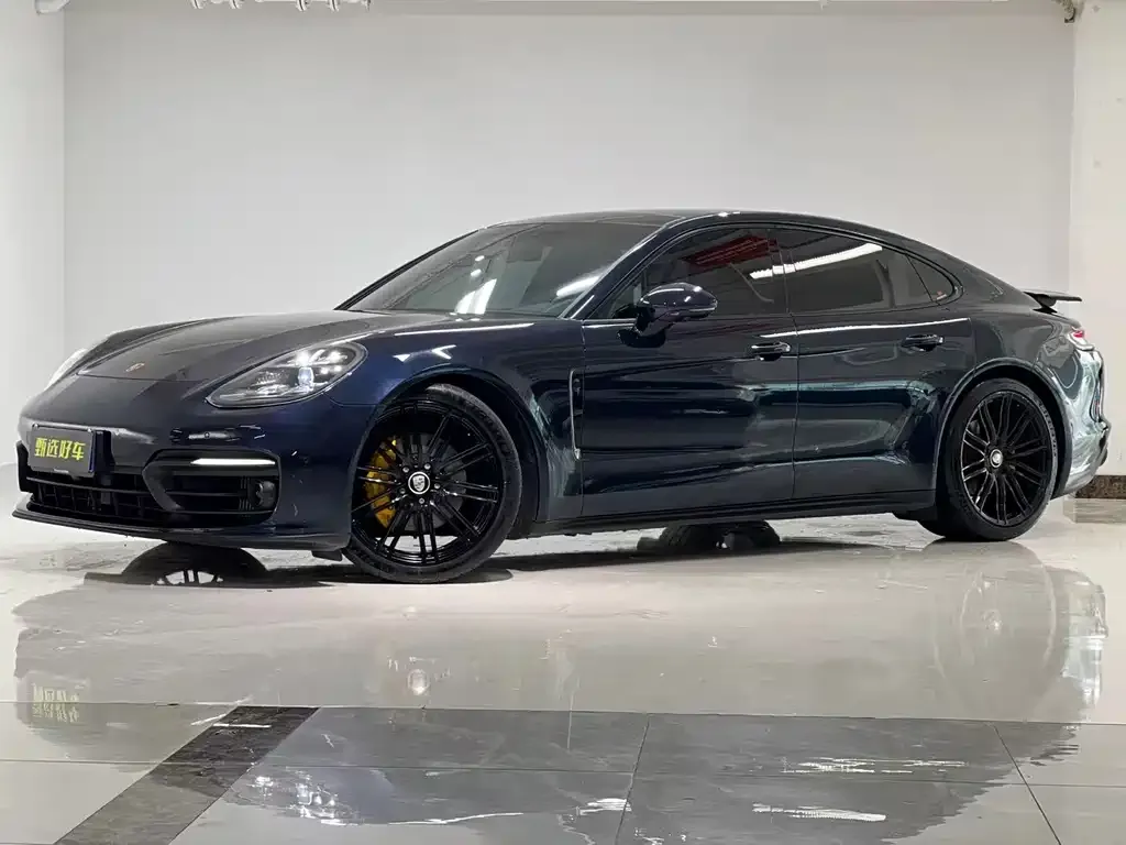 Porsche Panamera — фото 1