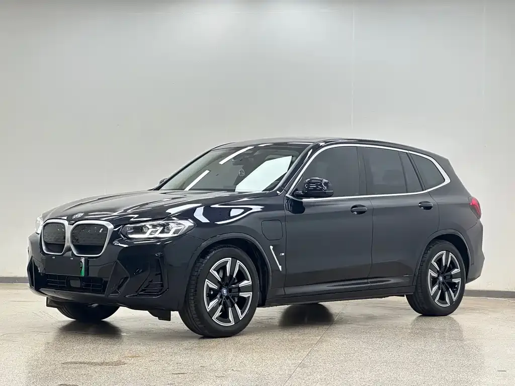 BMW iX3 — фото 1