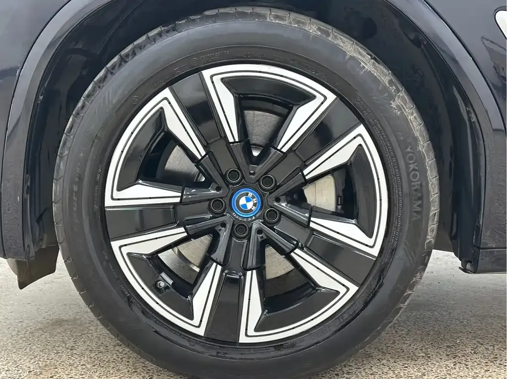 BMW iX3 — фото 4