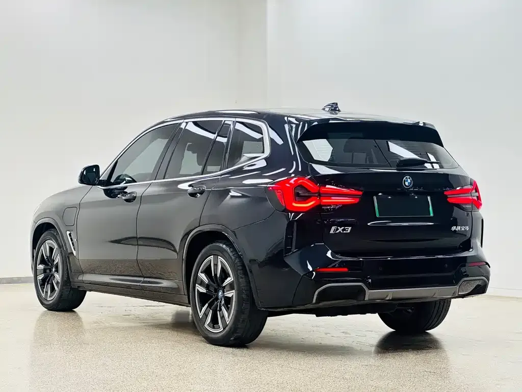BMW iX3 — фото 9