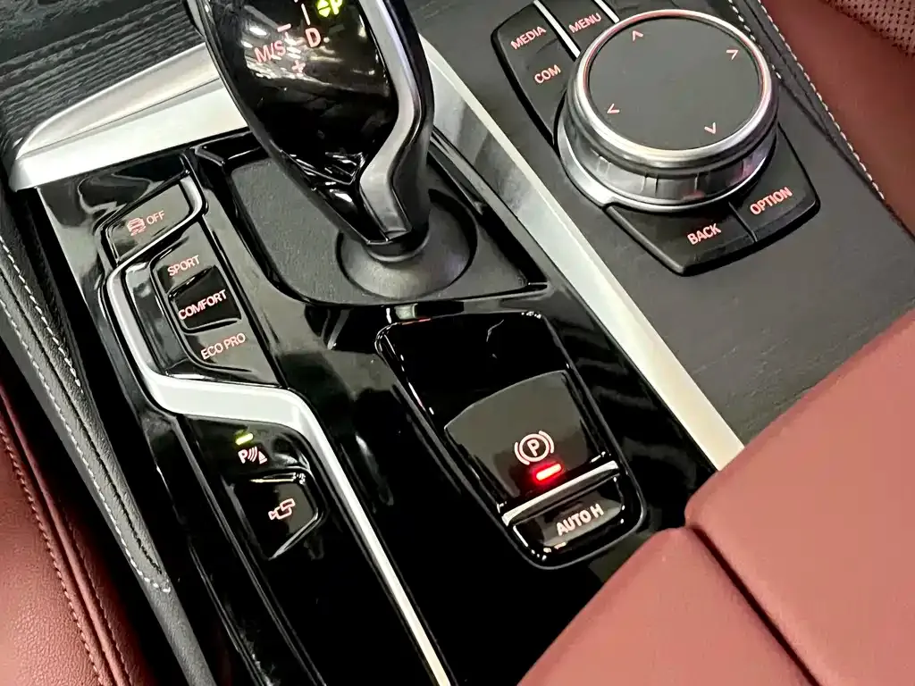 BMW 5 Series — фото 10