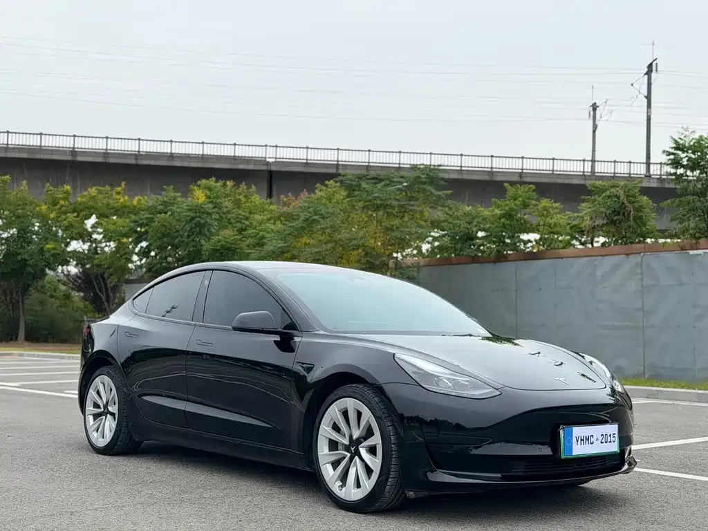 Tesla Model 3 — фото 9