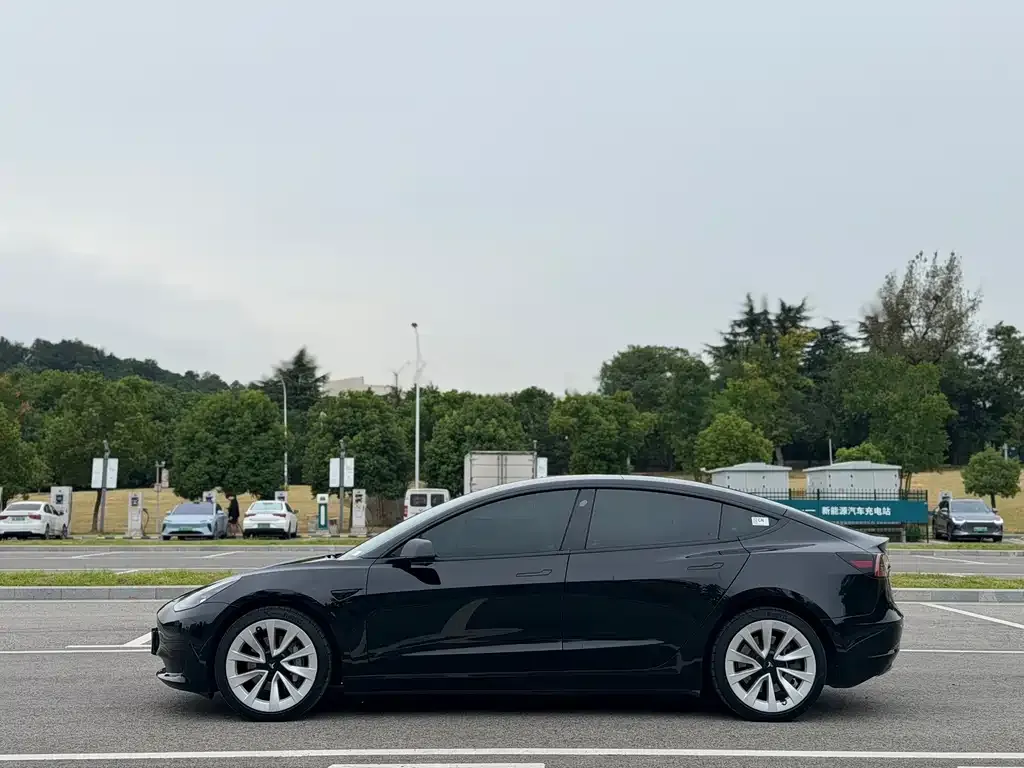 Tesla Model 3 — фото 5