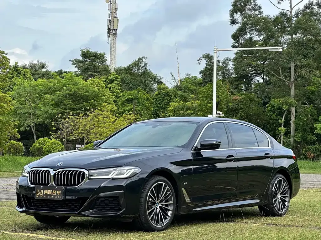 BMW 5 Series — фото 1