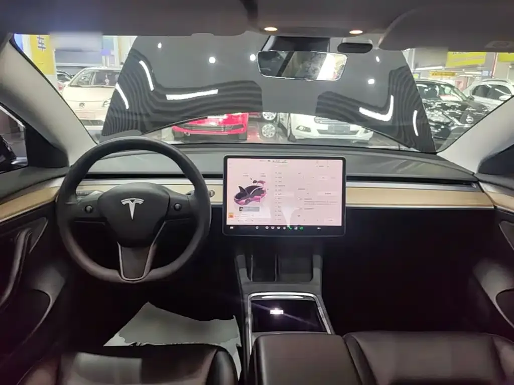 Tesla Model 3 — фото 5