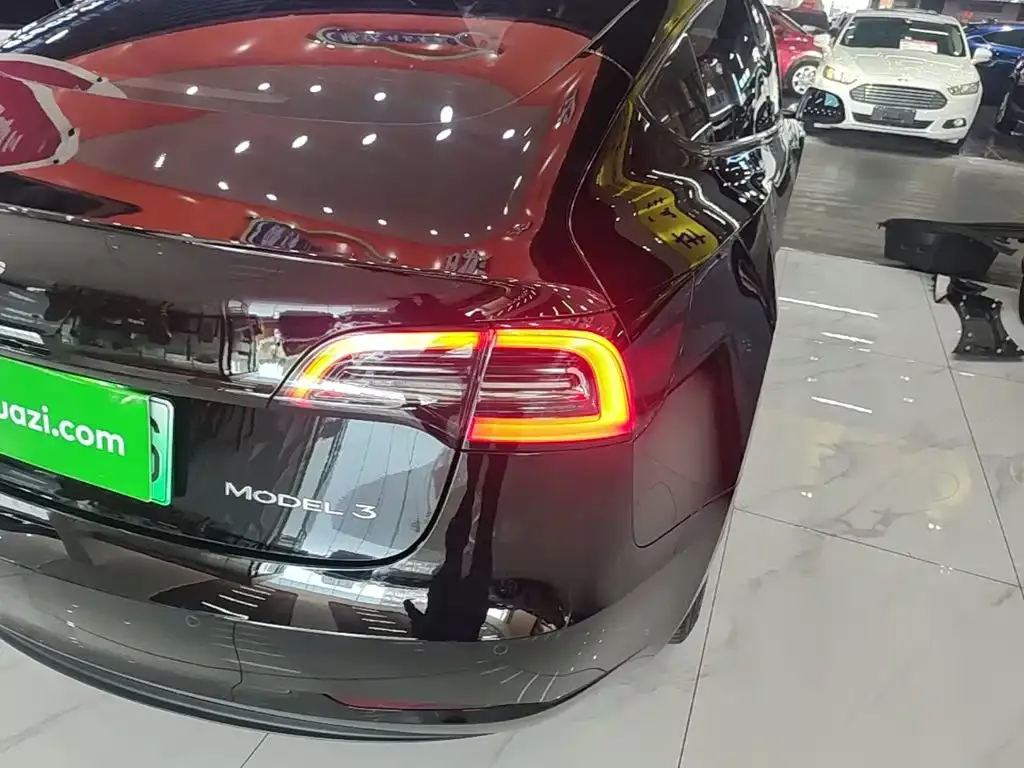 Tesla Model 3 — фото 3