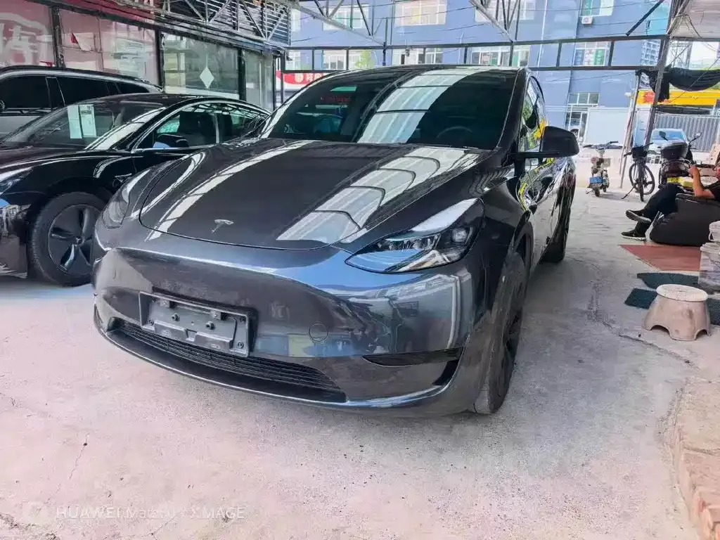 Tesla Model Y — фото 1