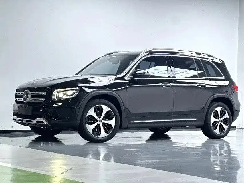 Mercedes-Benz GLB — фото 1