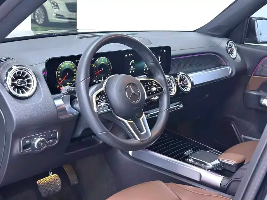 Mercedes-Benz GLB — фото 10