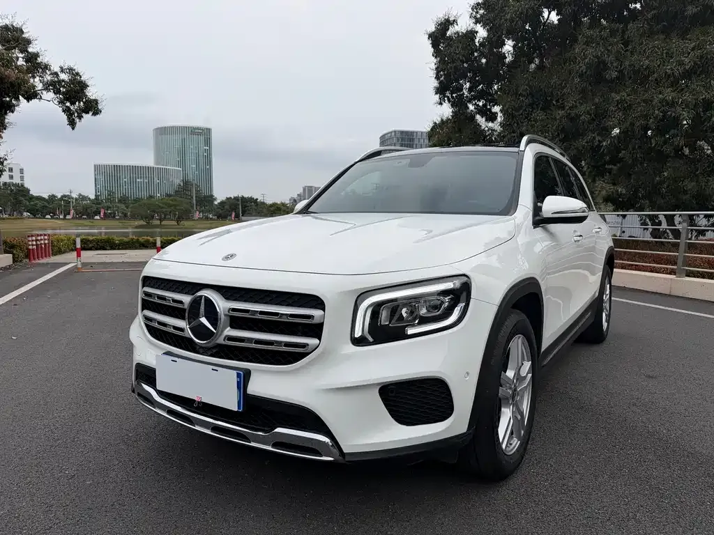 Mercedes-Benz GLB — фото 1