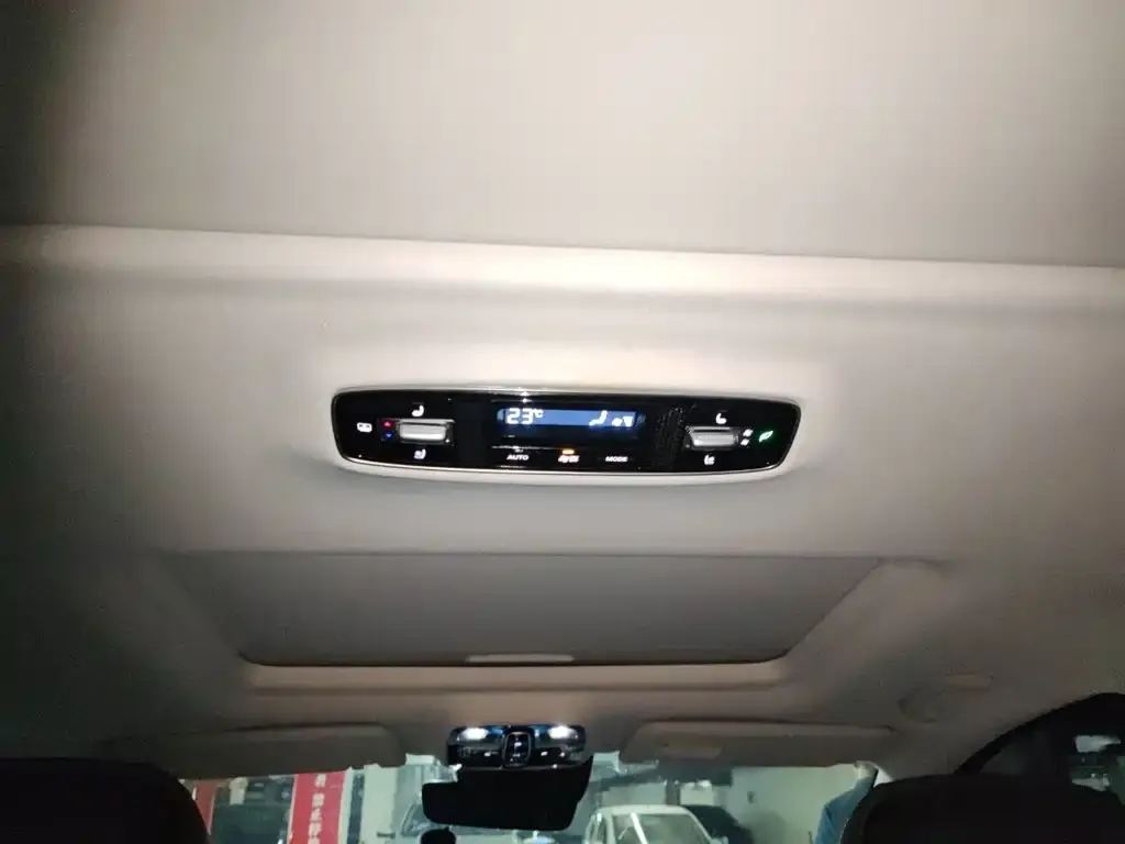 Roewe iMAX8 — фото 2