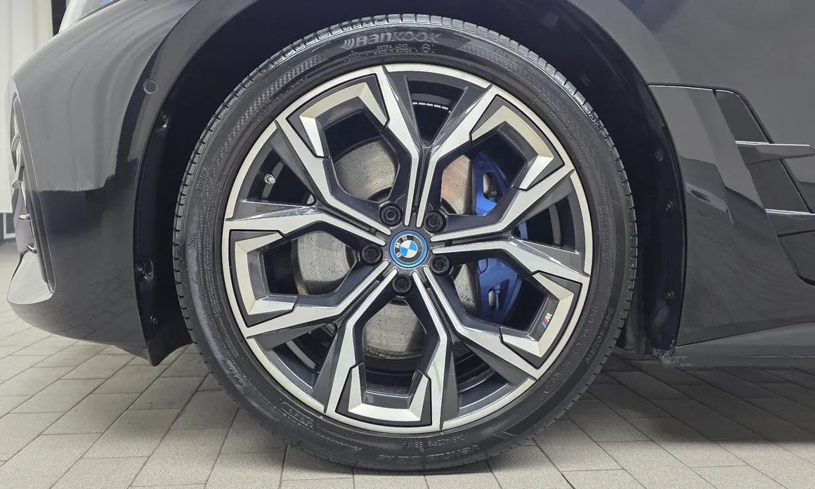 BMW i4 — фото 10