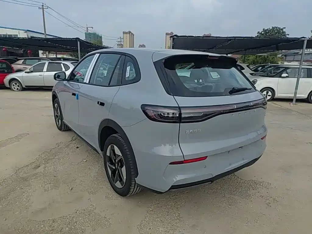 Geely Galaxy E5 — фото 10