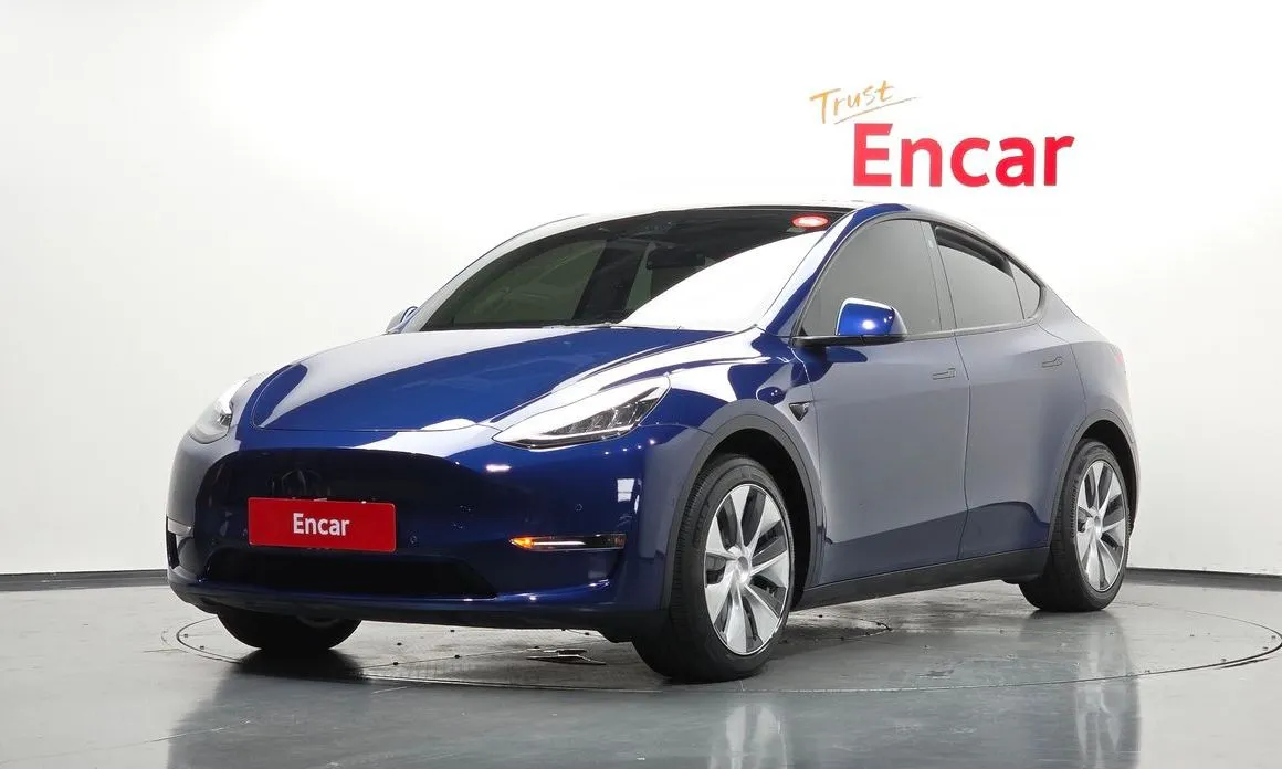 Tesla Model Y — фото 1