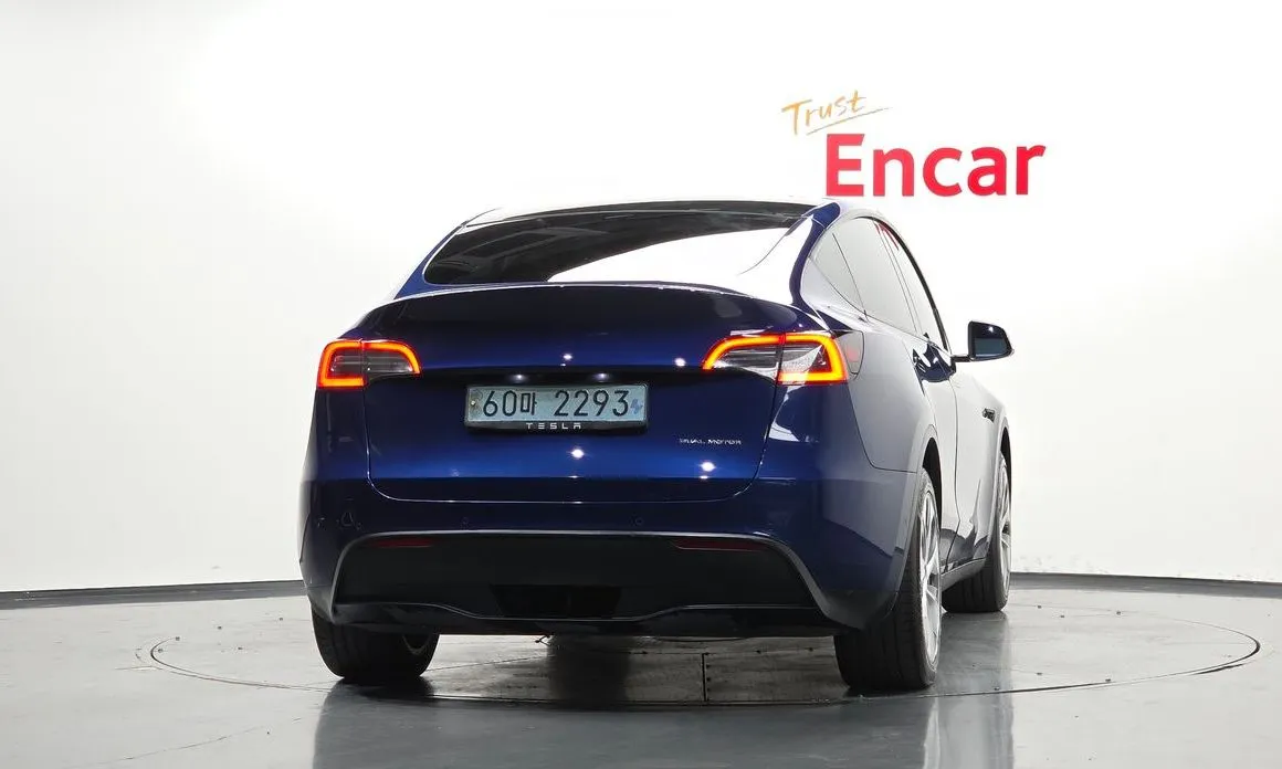 Tesla Model Y — фото 10
