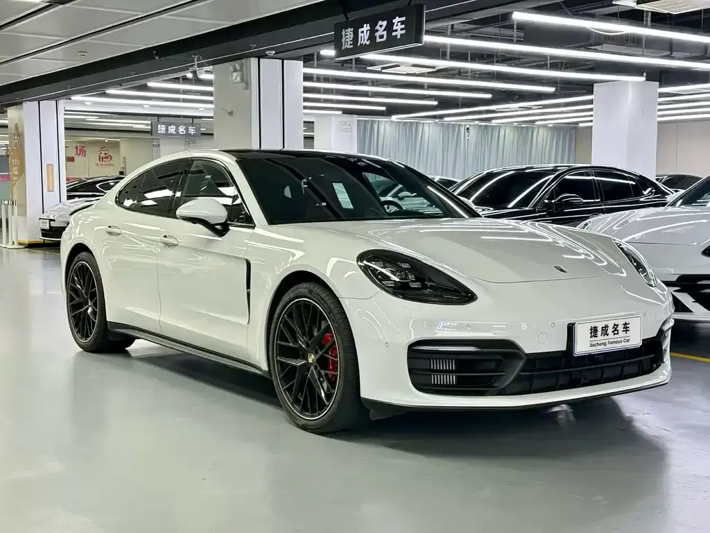 Porsche Panamera — фото 1