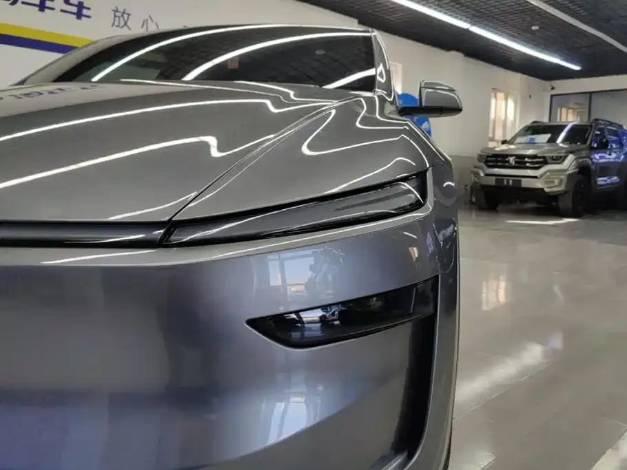 Tesla Model Y — фото 8