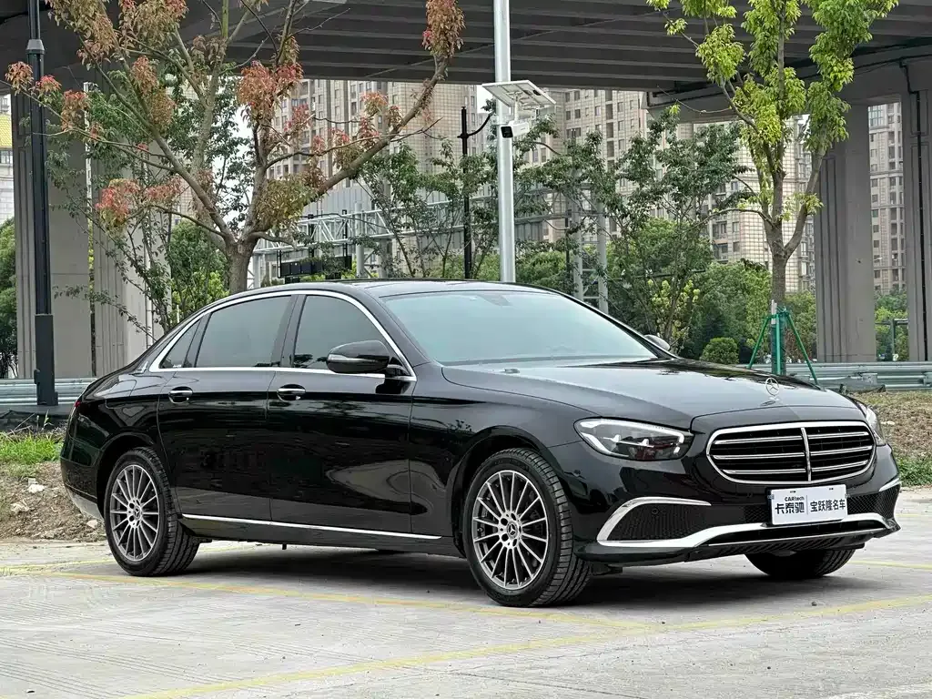Mercedes-Benz E-Class — фото 7