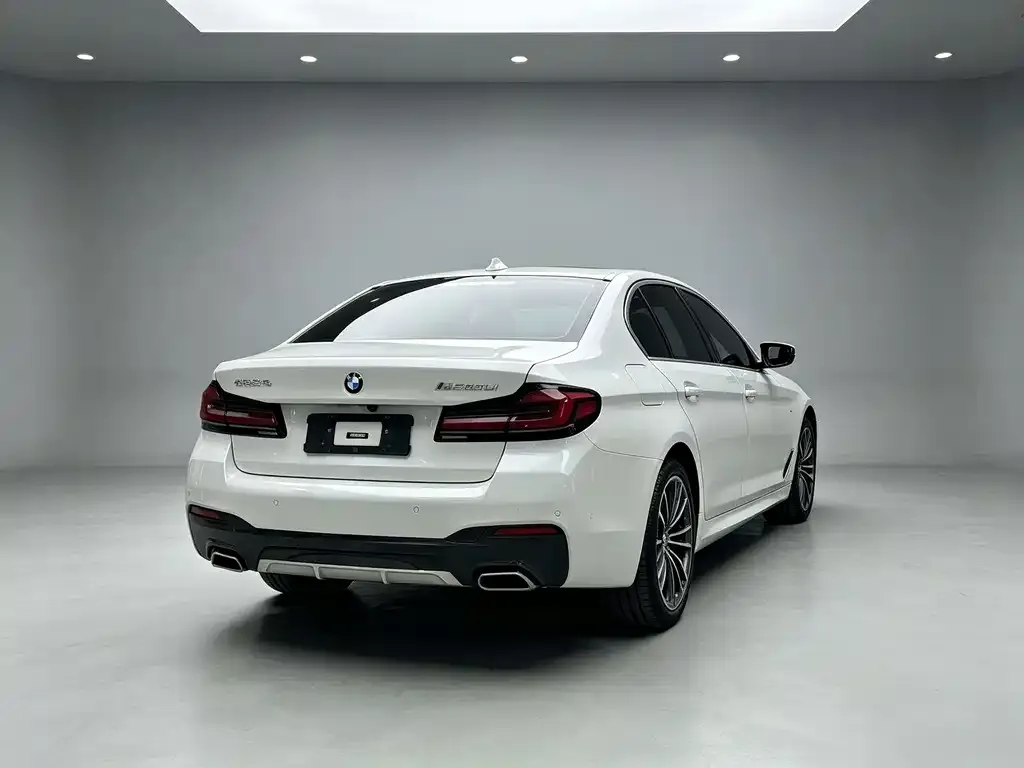 BMW 5 Series — фото 3