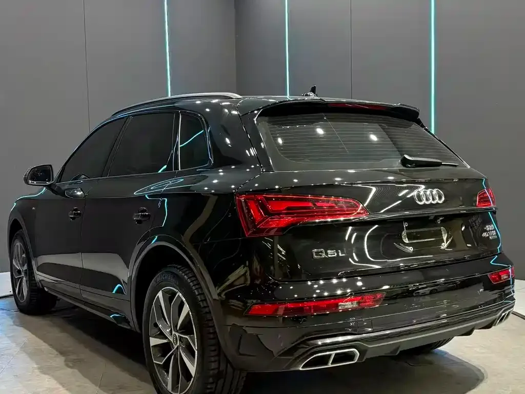 Audi Q5L — фото 10