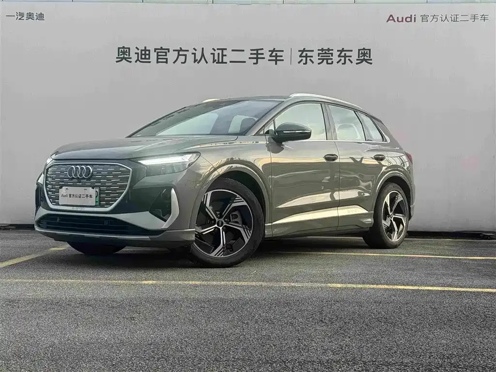 Audi Q4 e-tron — фото 1