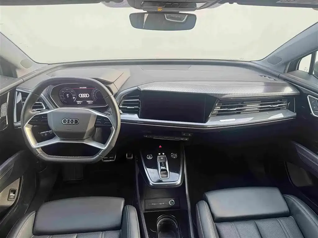 Audi Q4 e-tron — фото 2