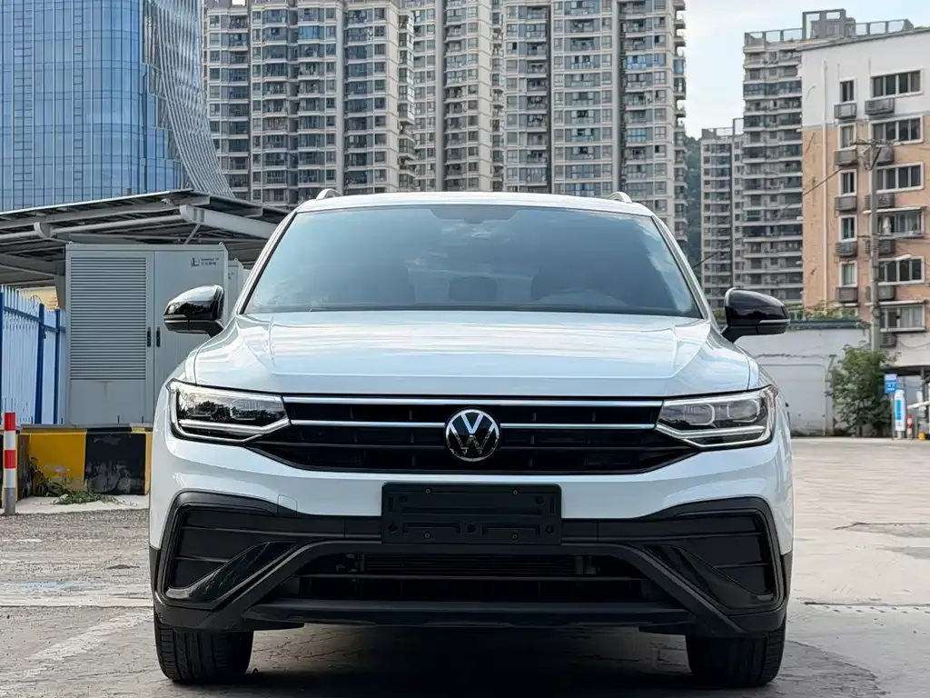 Volkswagen Tiguan L — фото 5