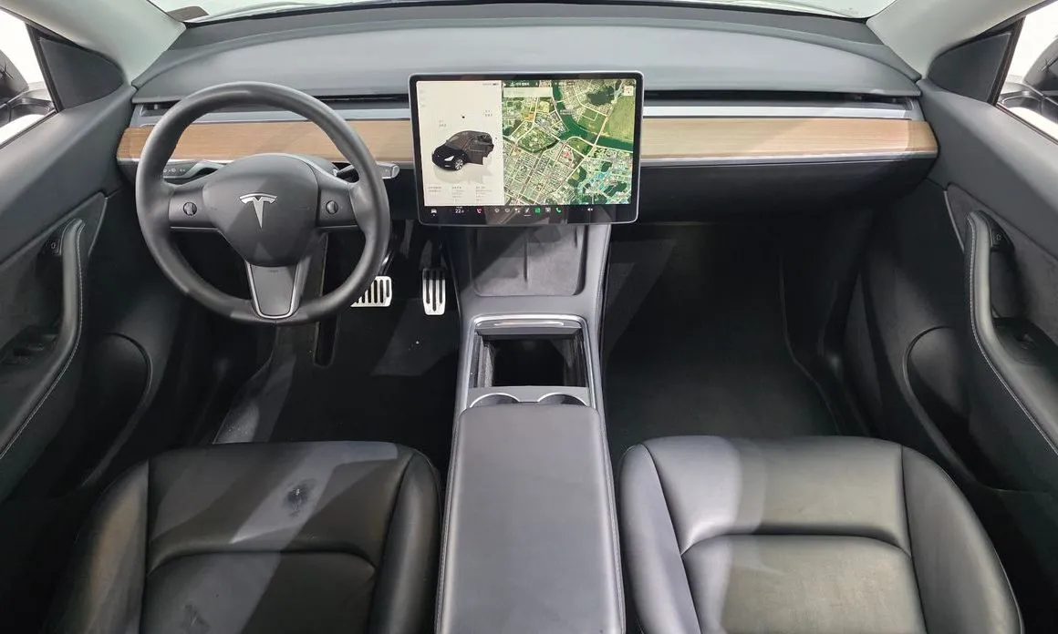Tesla Model Y — фото 9