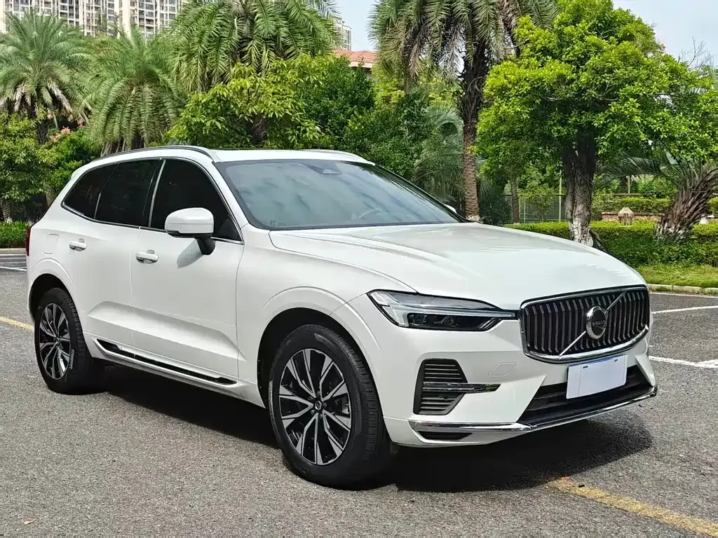 Volvo XC60 — фото 1